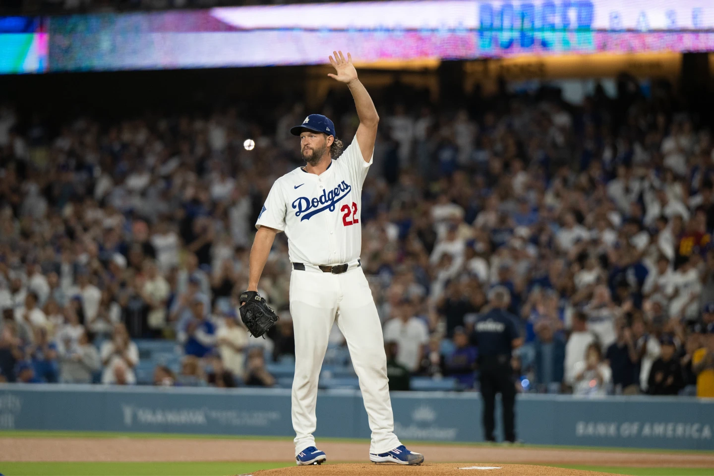 道奇隊傳奇投手柯蕭(Clayton Kershaw)生涯在道奇球場最後一場例行賽先發留下4.1局失2分成績。美聯社