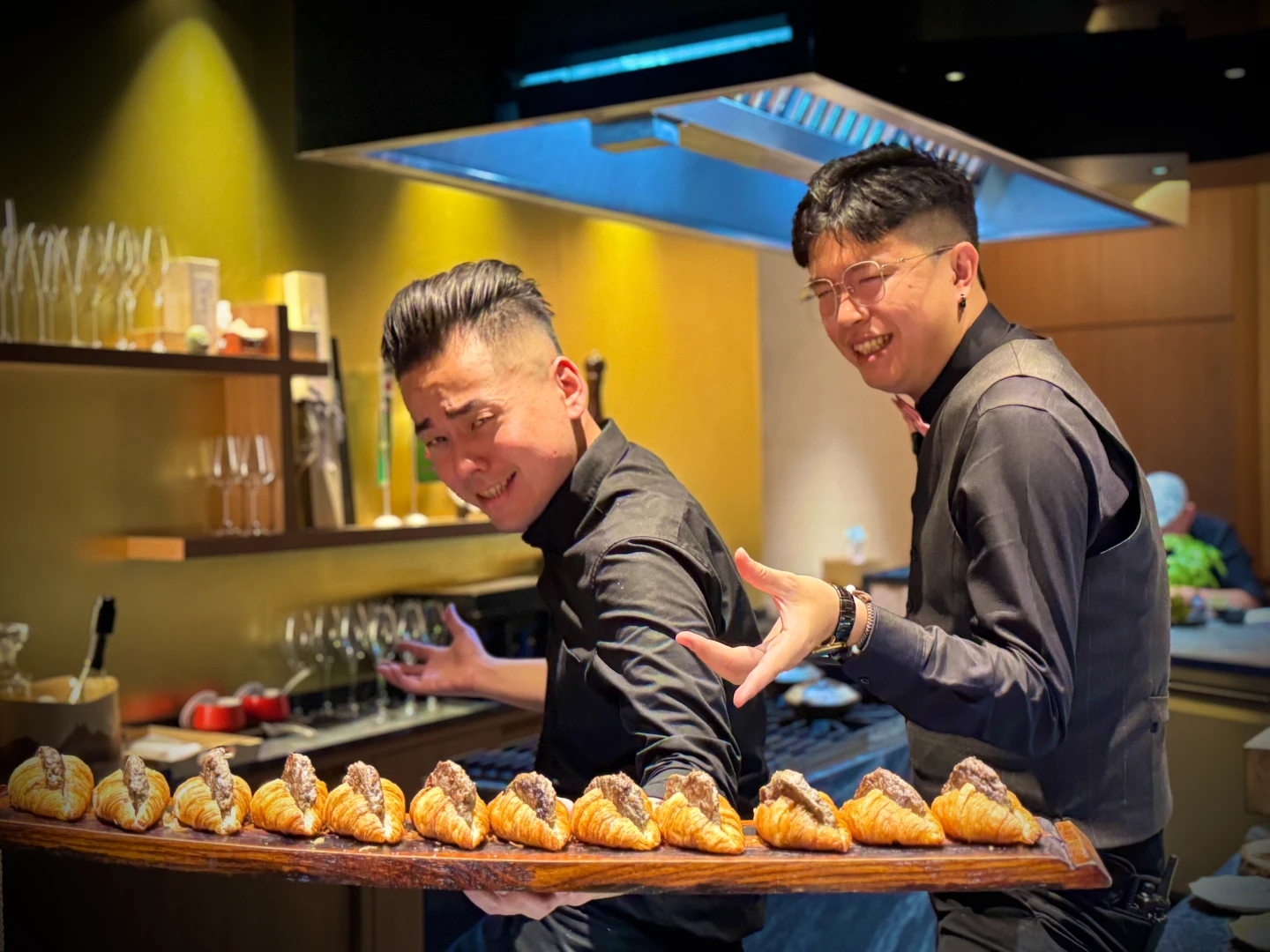台中全新燒肉店!劇場式板前燒肉「燒肉天皇」新開幕。業者提供