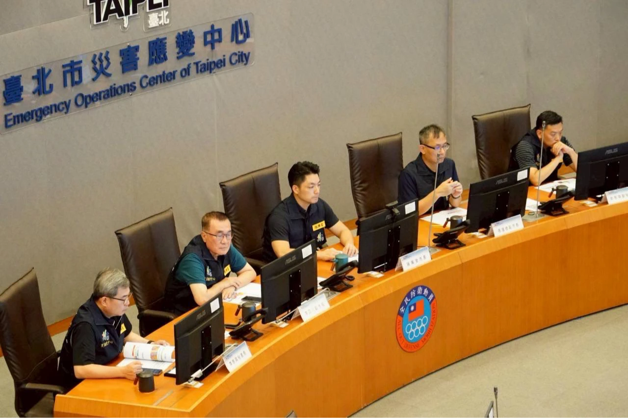 蔣萬安主持樺加沙颱風整備會議。北市府提供
