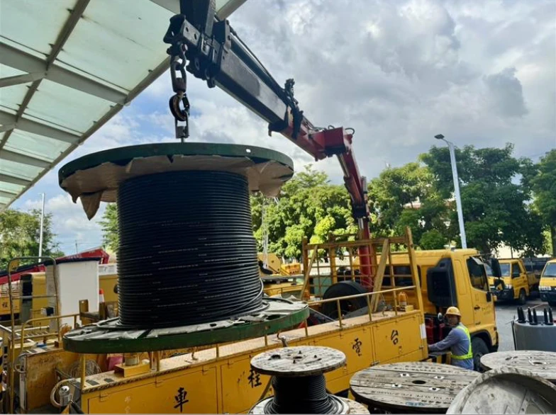 台電備妥逾2800輛搶修車輛及逾1700台搶修機具防颱因應。經濟部提供