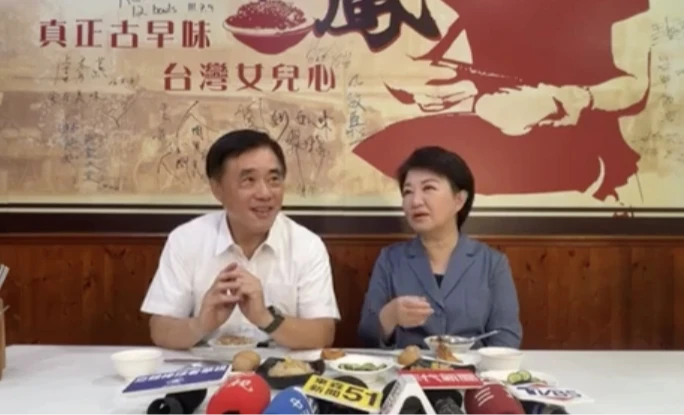 郝龍斌拜會盧秀燕,吃米糕話家常,外界解讀為郝爭取地方支持的重要一步。取自FB@郝龍斌