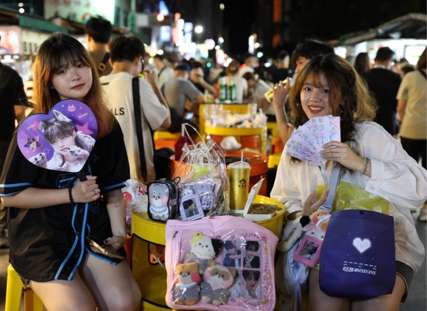 高雄市經發局針對跨日及千人以上活動加碼補助,並結合商圈夜市券、交通票券等,讓觀光與消費延伸。市府提供