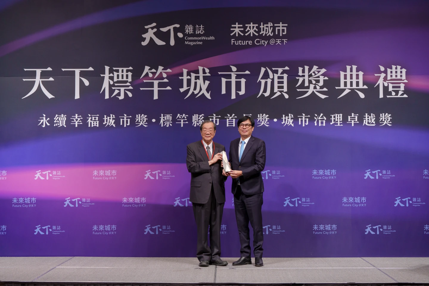 高雄市暨去(2024)年獲獎後,今年再以2座首獎+3座優選亮眼成績,蟬聯「 2025年度卓越城市」。市府提供