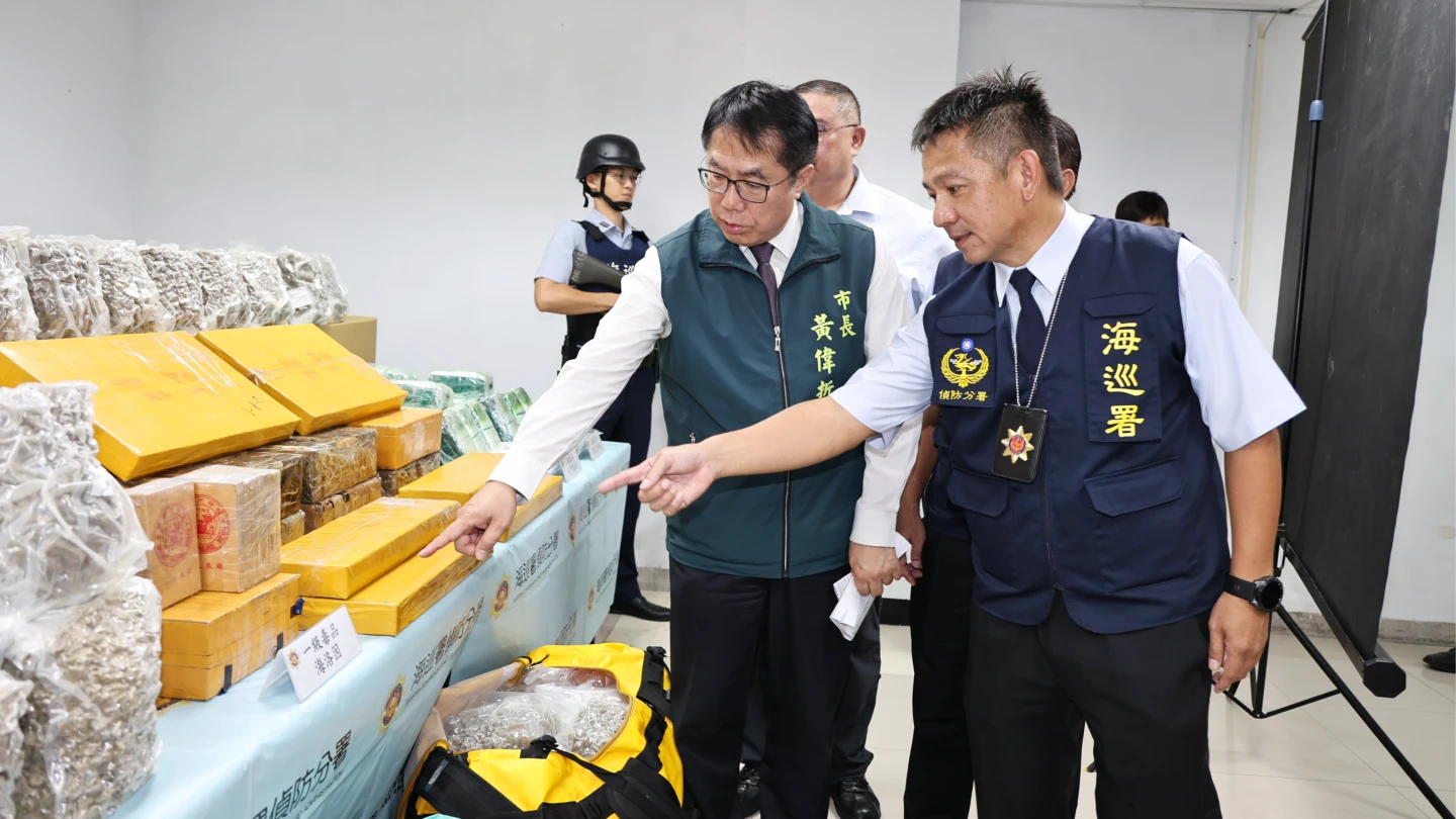 台南市長黃偉哲肯定海巡人員緝獲700多公斤毒品,避免國人遭受毒害。民眾提供