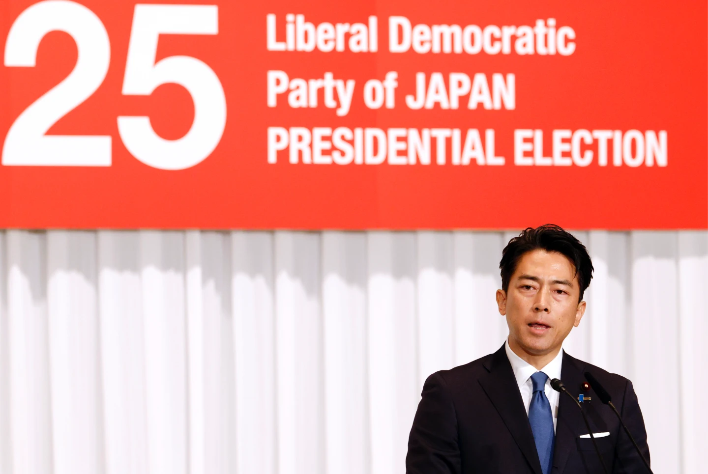 小泉進次郎誓言正面回應外國人問題。美聯社