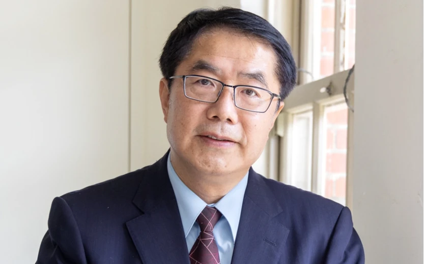 網友涉盜用台南市長黃偉哲這張臉書大頭貼,疑發布今天台南市放颱風假訊息,台南市府究責且市刑大調查中。取自FB@黃偉哲