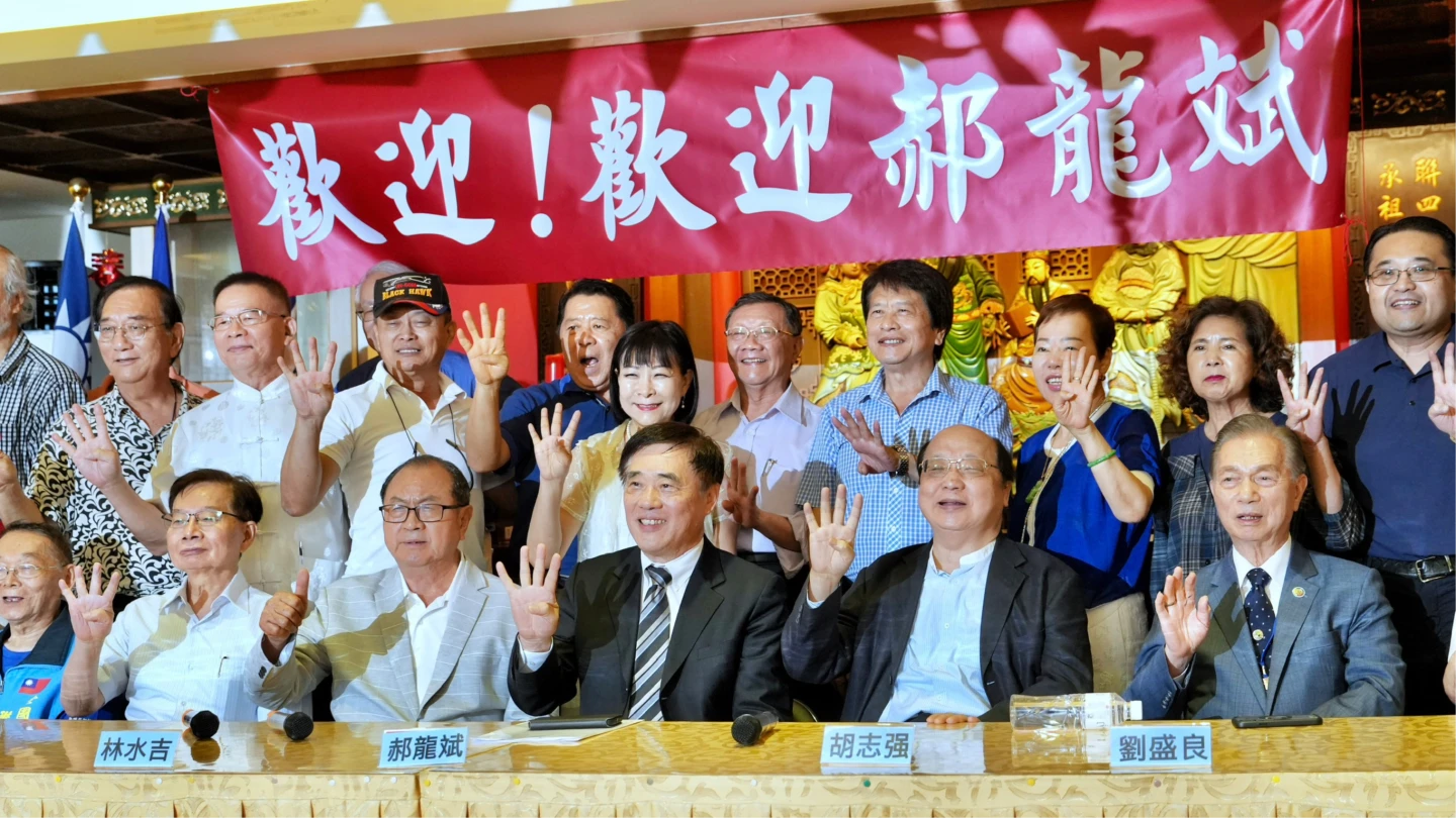 胡志強陪同郝龍斌拜會軍公教警消總會。林林攝