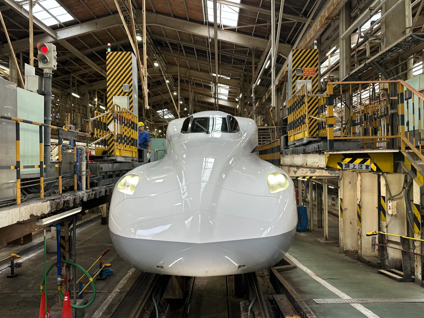 高鐵N700ST新車鼻頭採用「至尊雙翼型」,可減少列車進入隧道時的噪音並減小行駛阻力。陳怡文攝