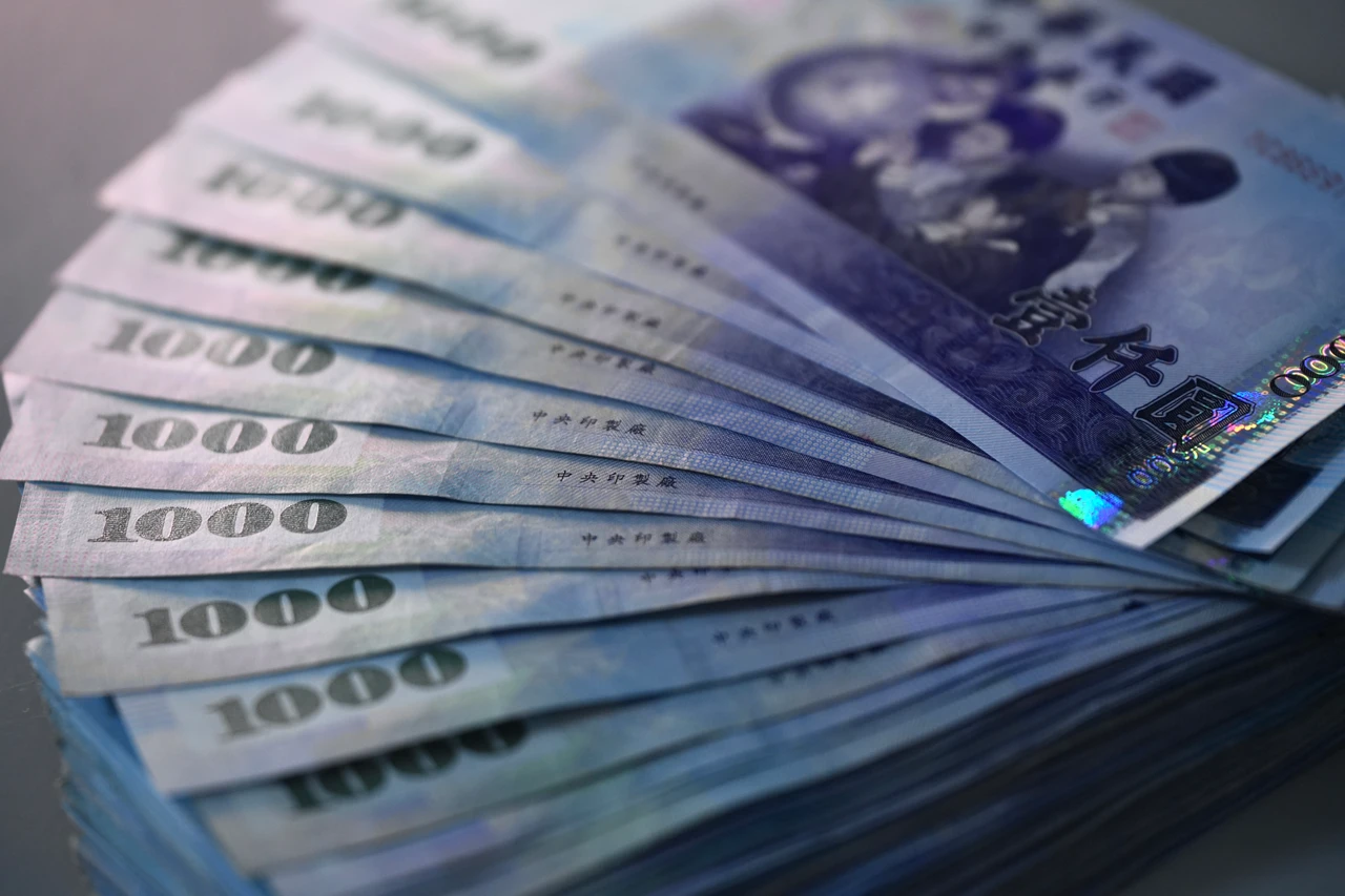 民眾可多利用銀行台幣高利優惠活動。林林攝