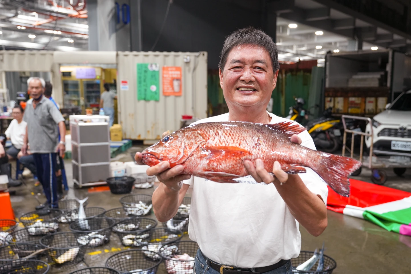 高雄前鎮漁港魚販郭發明期待魚貨不落地推行成功。李柏毅攝