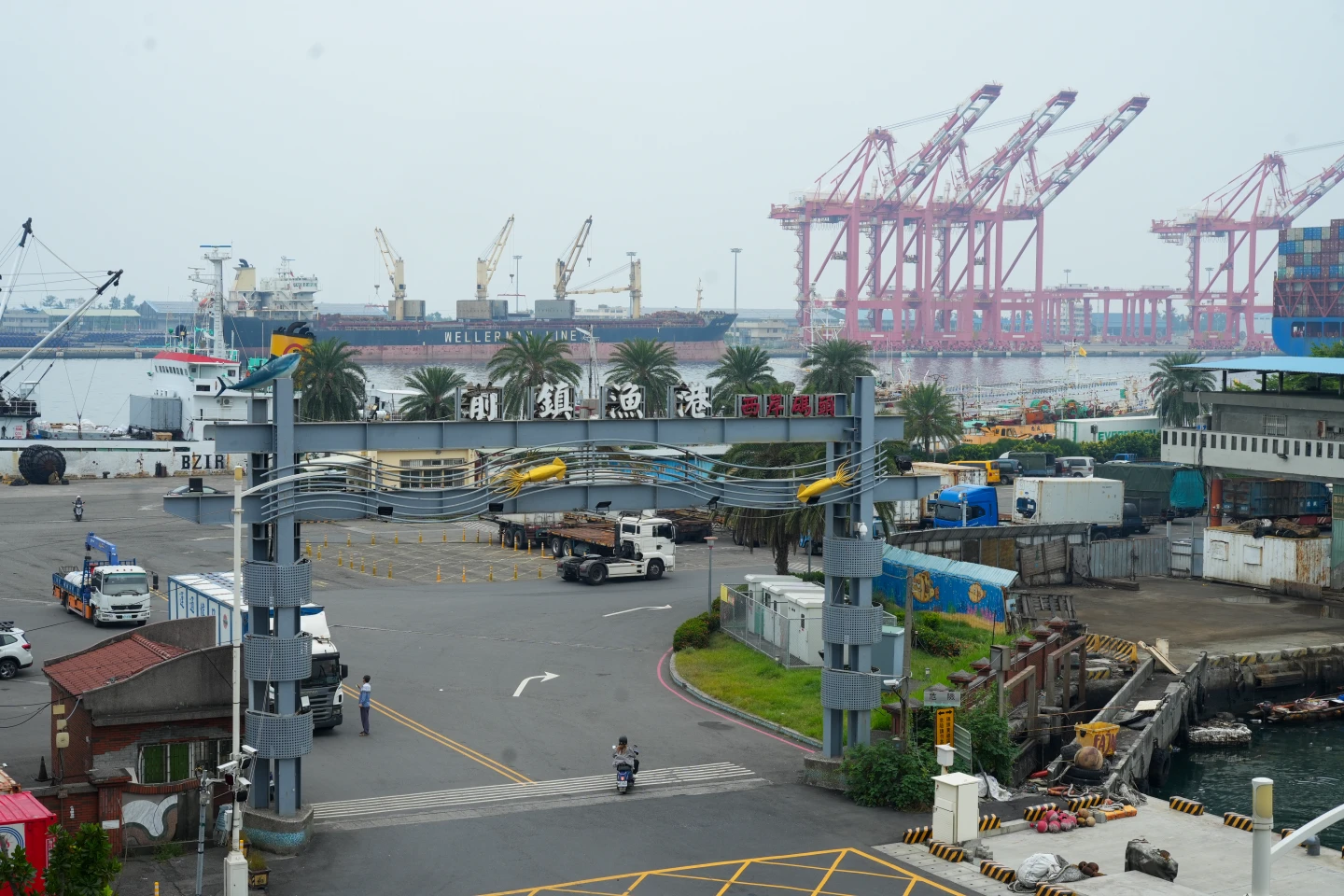 前鎮漁港是台灣遠洋漁業最大基地港。李柏毅攝