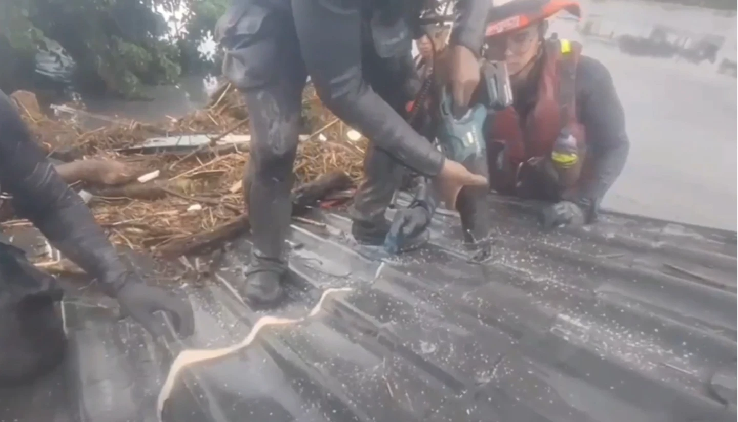 救援片｜全身沾滿泥沙！花蓮6歲女童獲救　媽媽急安慰：不要哭