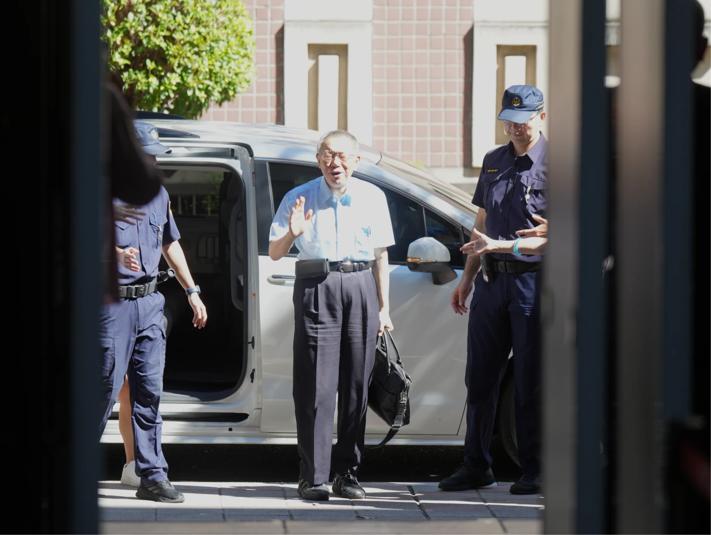 柯文哲交保確定出庭笑了!沈慶京稱:從沒陳情京華城案 「只有發牢騷」