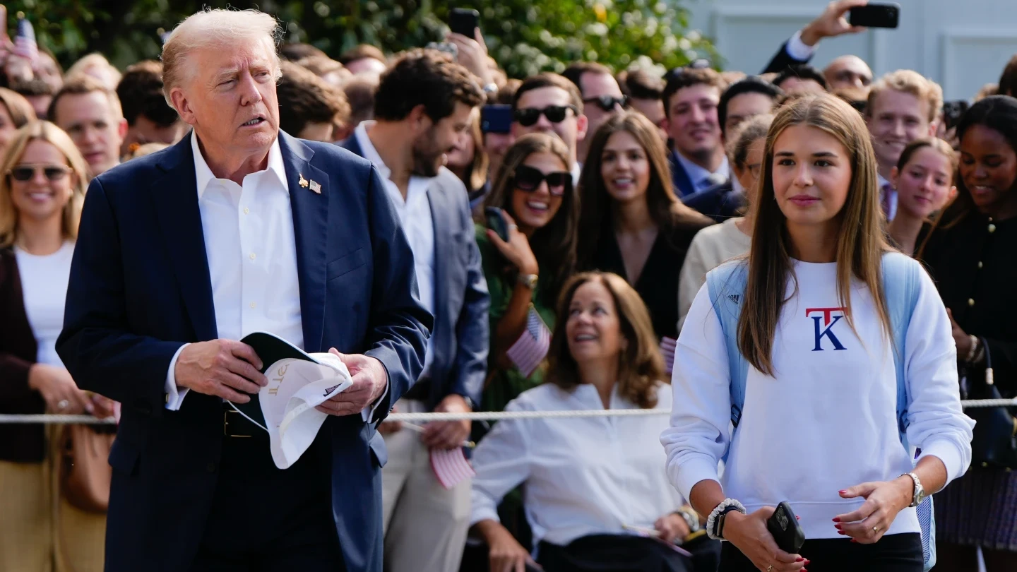 川普孫女白宮宣傳個人服飾　網酸：這樣要賣130美元，關稅加持嗎