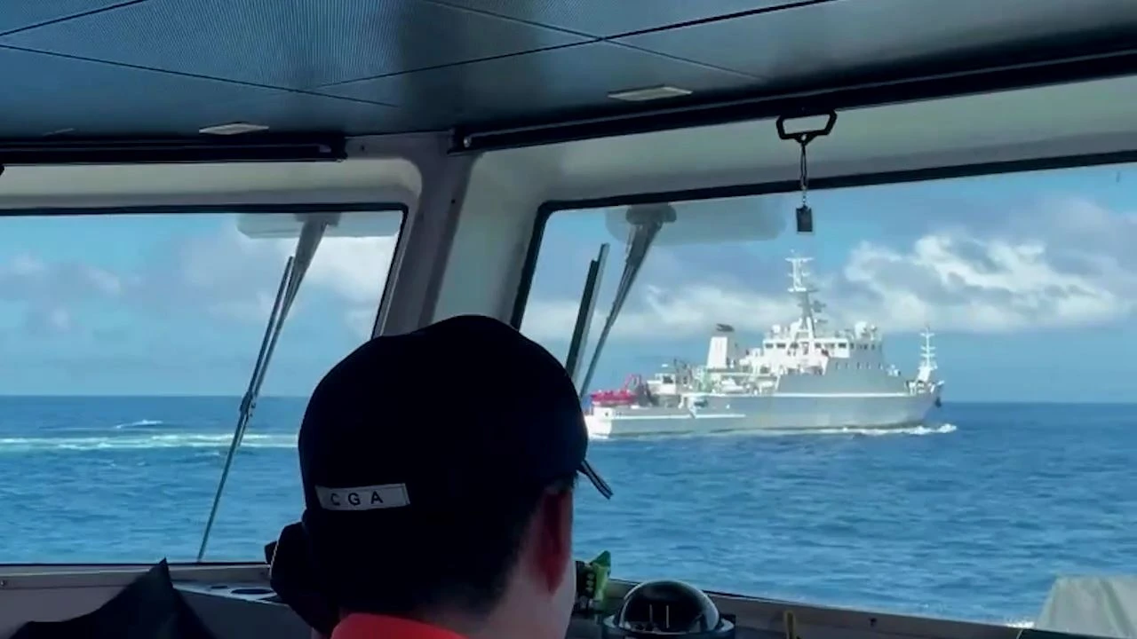 海巡署廣播驅離陸籍科研船。海巡署提供