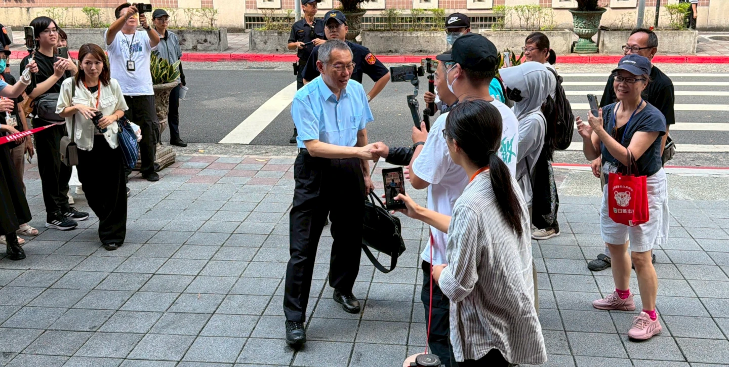 柯文哲出庭聞「養狗仔」吐3字! 京華城案今傳應曉薇作證