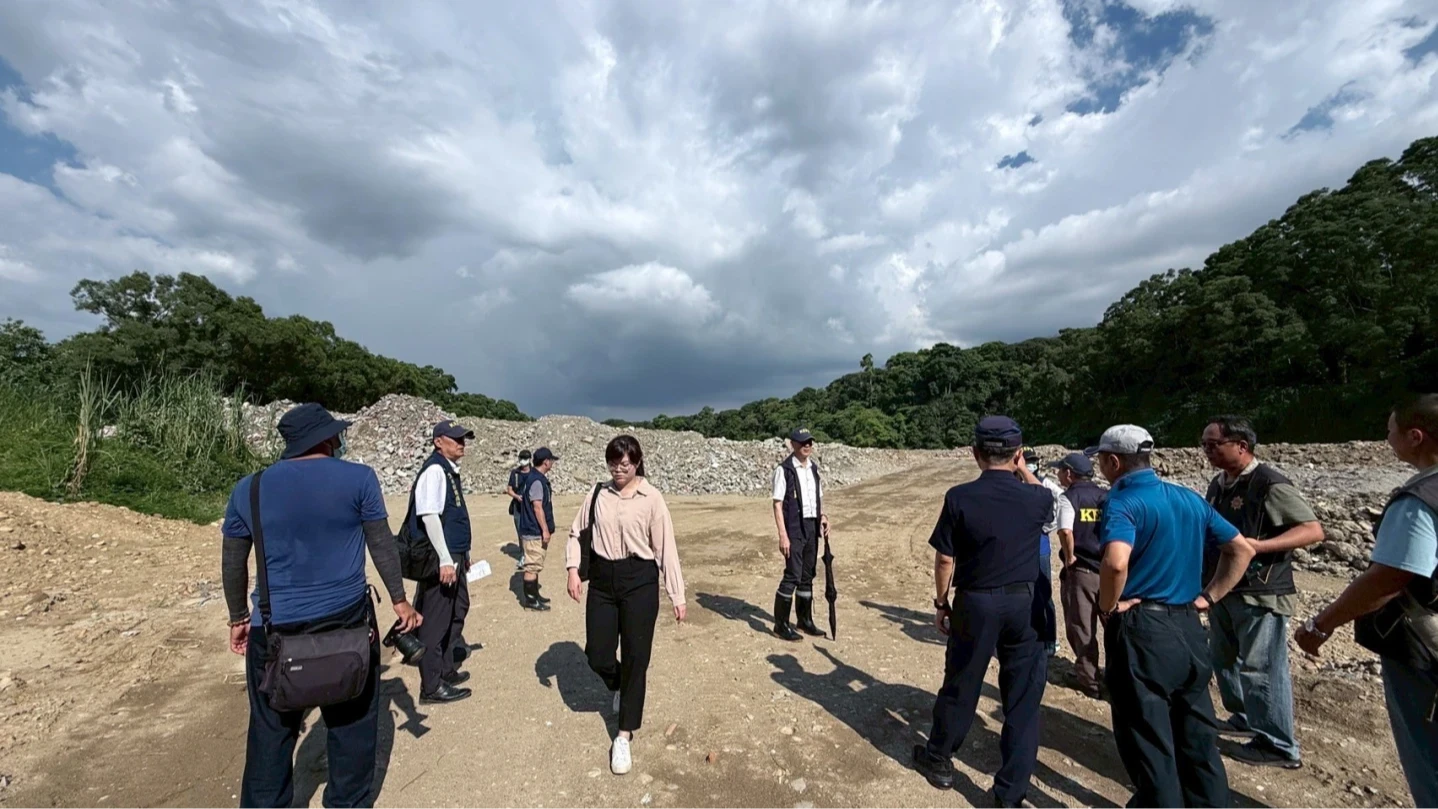 有片｜高雄大樹遭濫墾倒廢棄物！前檢察官、警友站長驚爆涉案　遭拘提收押扣千萬現金