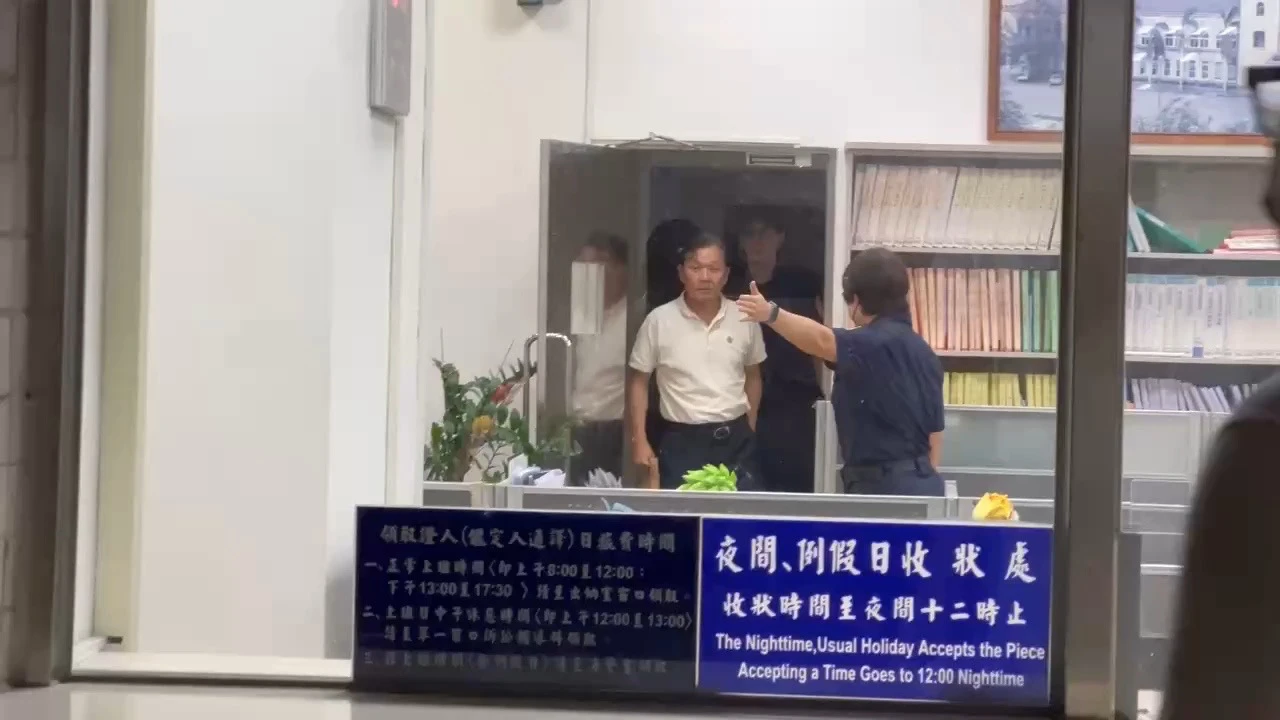 鍾嘉村交保離開。民眾提供