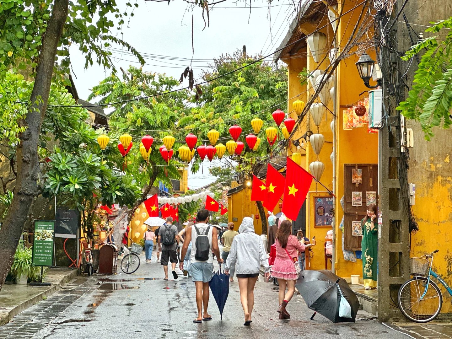 會安古鎮整體氛圍古色古香,不少旅客都會安排至少半日遊。劉沛妘攝