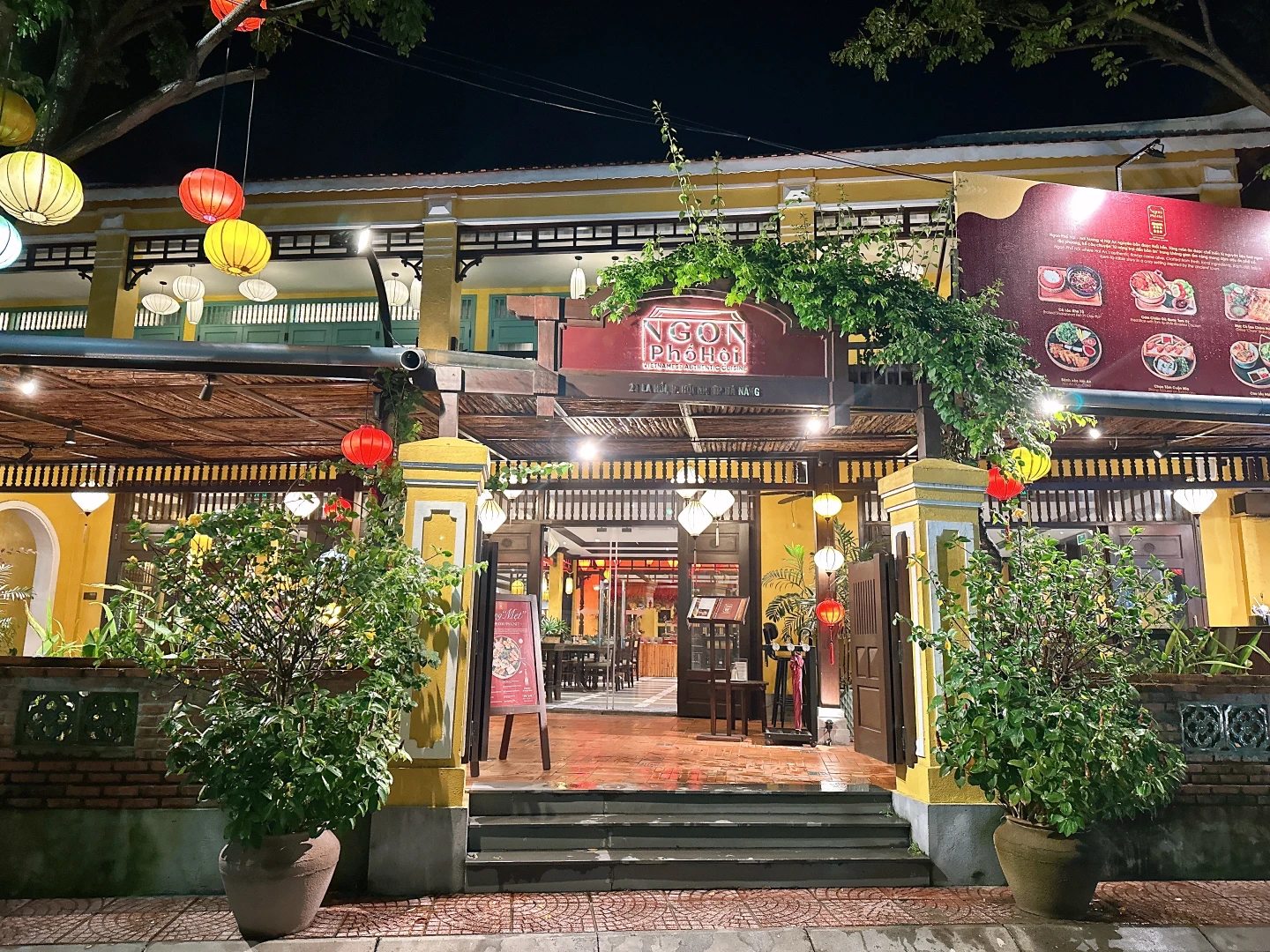 Ngon Pho Hoi餐廳提供正宗越南菜。劉沛妘攝