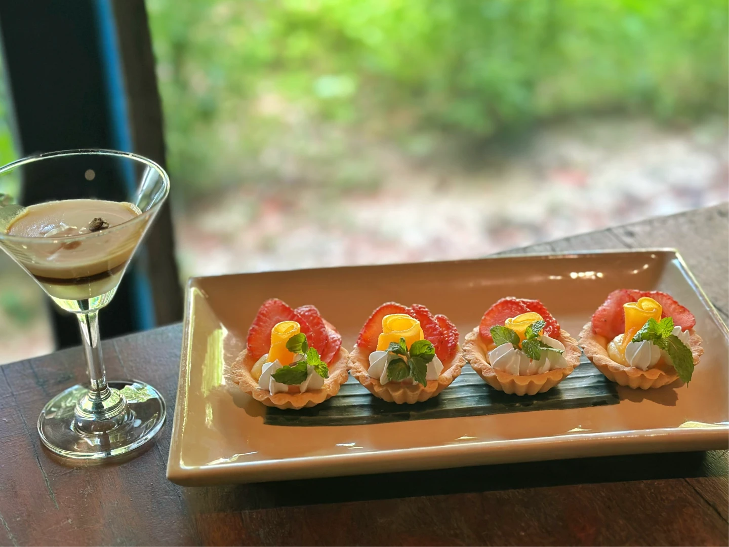 魚露咖啡佐甜點。劉沛妘攝