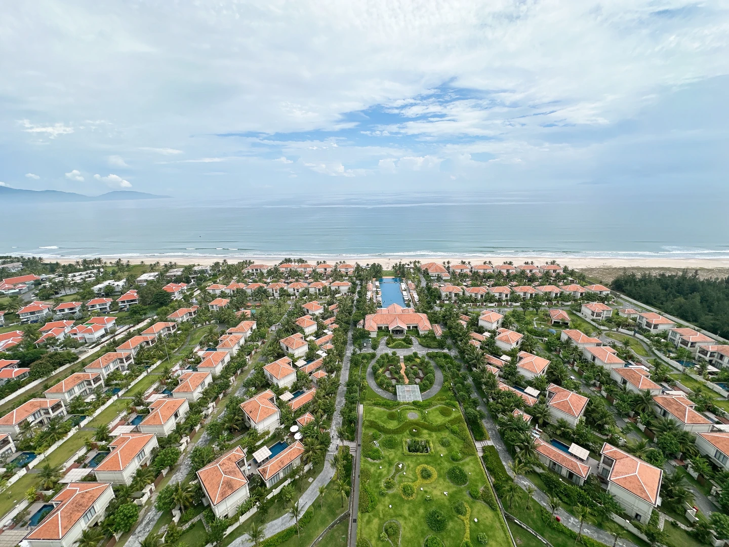 「Fusion Resort & Villas Danang」2024年新開幕,坐落於中部海濱,佔地面積超過15公頃。劉沛妘攝