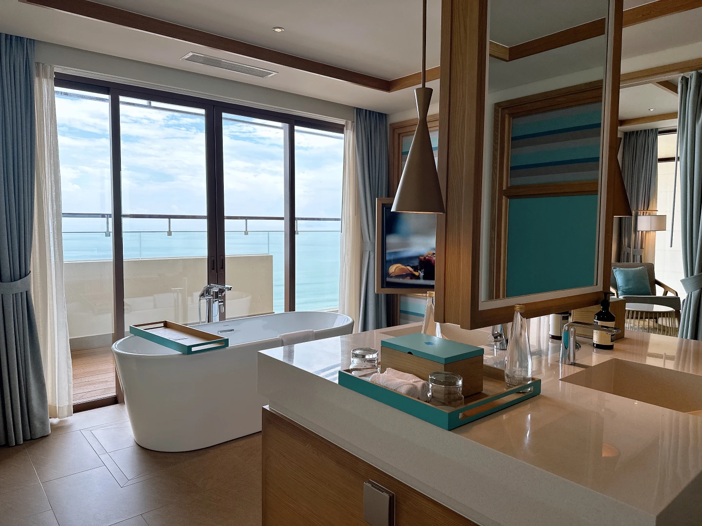 超寬敞浴室幾乎跟臥室一樣大。劉沛妘攝