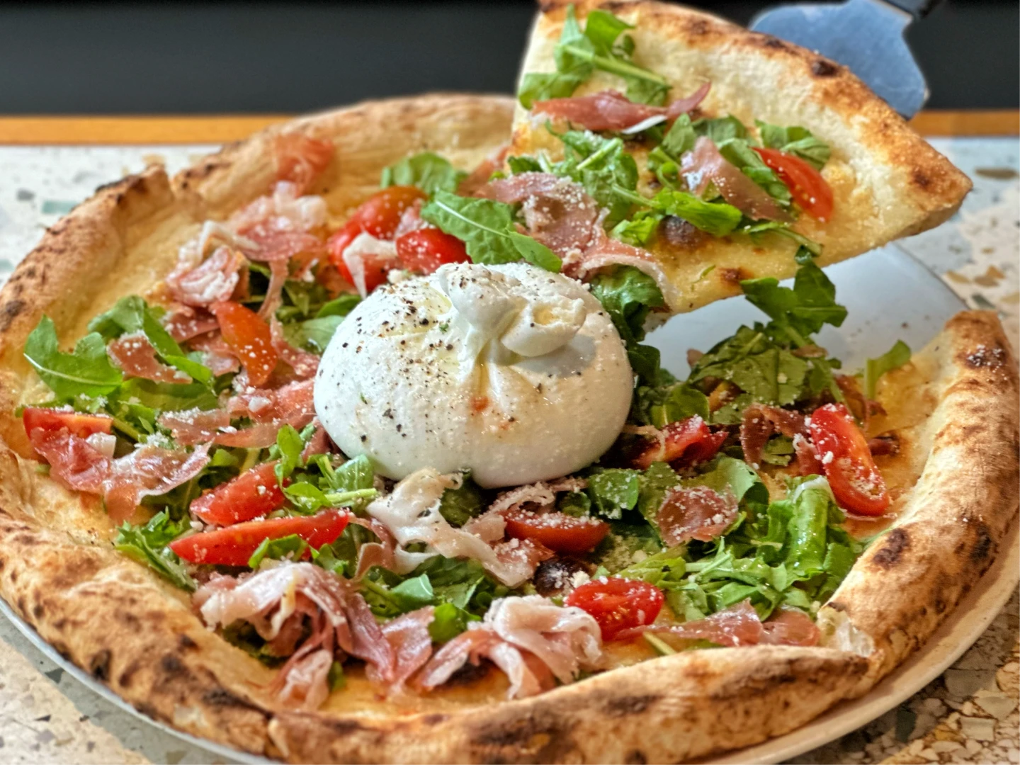 招牌披薩「urrata Parma Ham布拉塔起司火腿」。劉沛妘攝