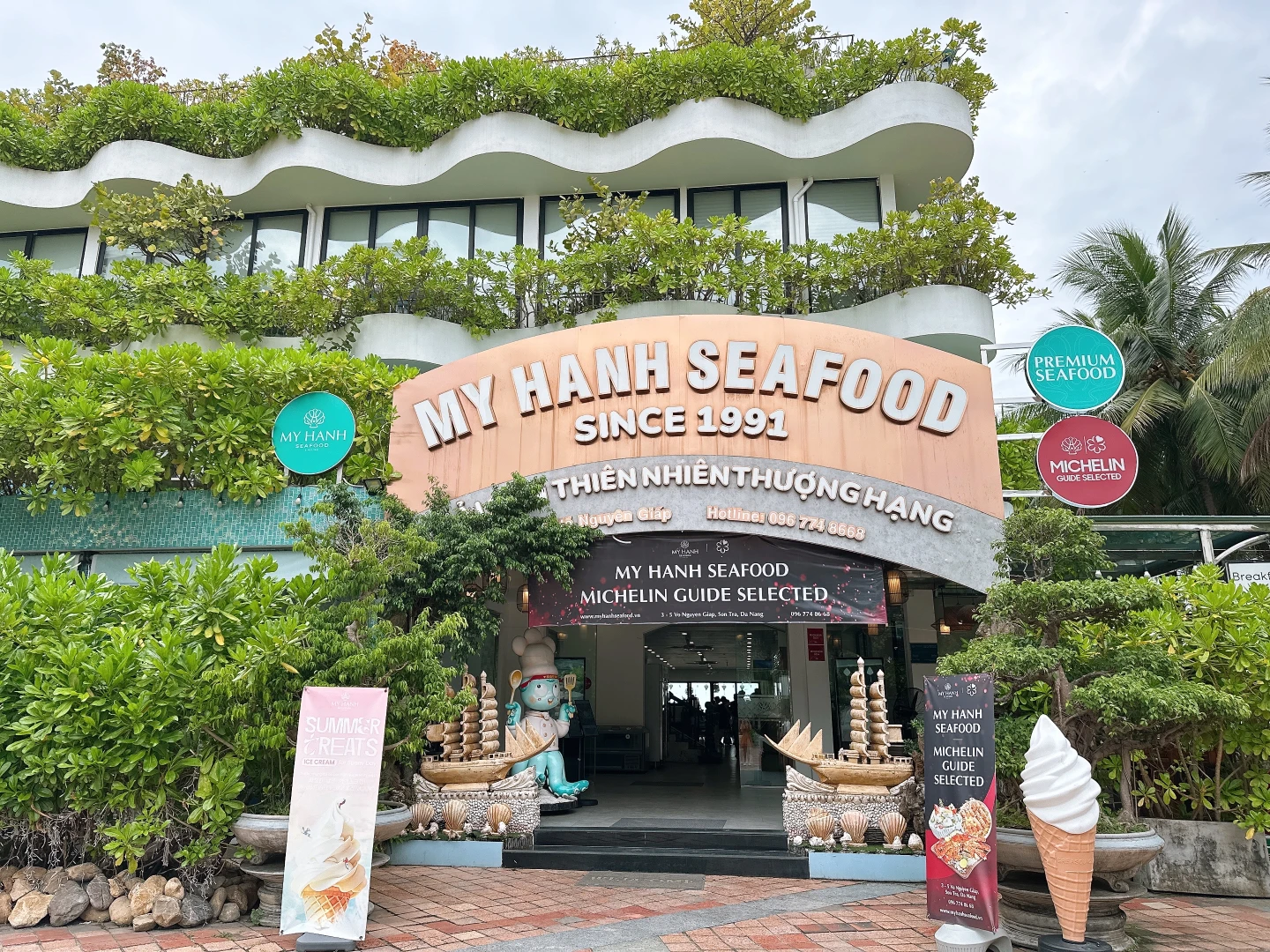 美溪沙灘旁、米其林指南推薦「My Hanh Seafood」。劉沛妘攝