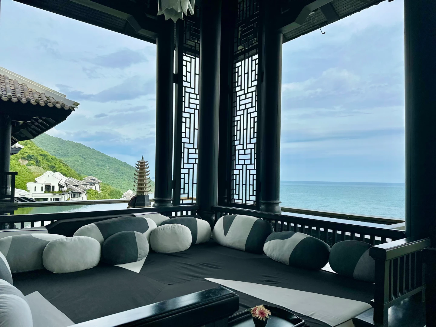 酒店大廳發呆亭。劉沛妘攝