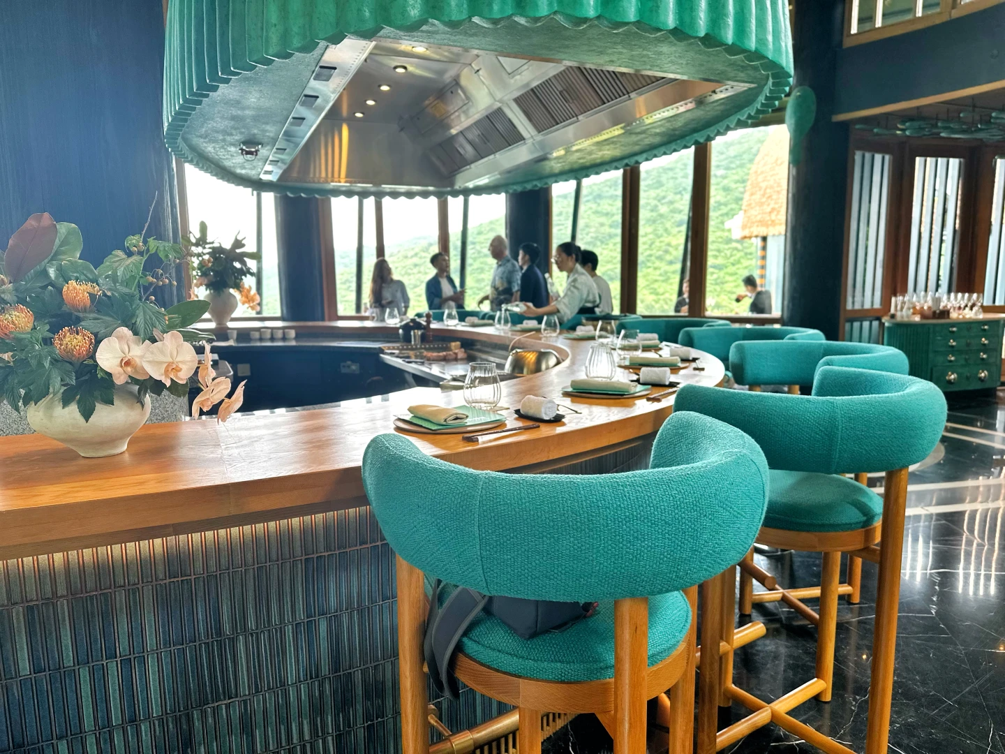 今年全新開幕日式鐵板燒「天河原」,空間呈現環形鳥巢造型。劉沛妘攝