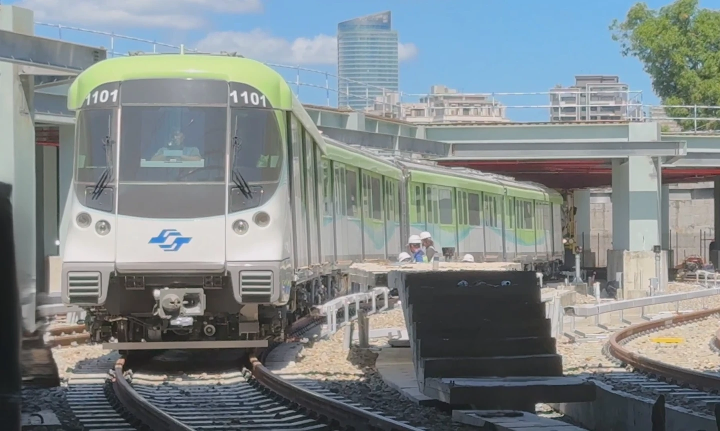 萬大中和線首列車去年10月從巴西運抵台灣。新北市捷運工程局提供