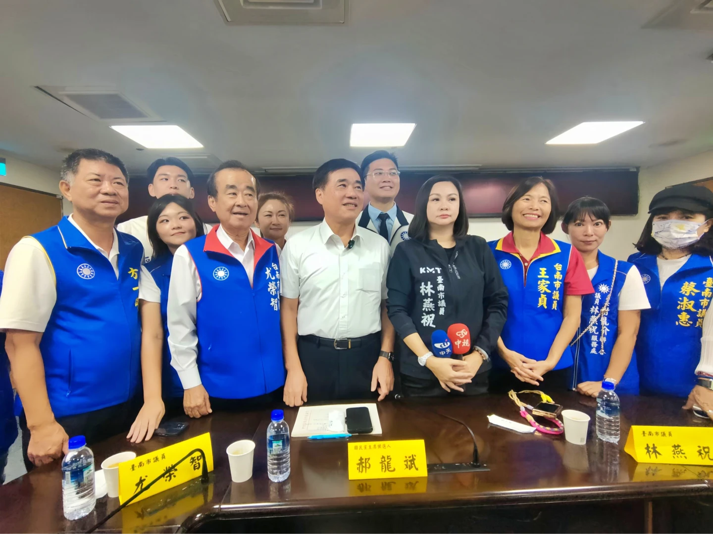 郝龍斌允諾會每月到台南、高雄召開行動中常會。國民黨團提供