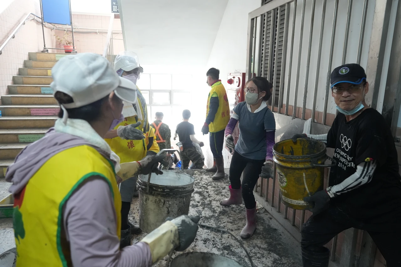 中央前進協調所轉型為協調會報,閣揆卓榮泰要求重建任務不能中斷,圖為光復商工搶災後復原。梁建裕攝