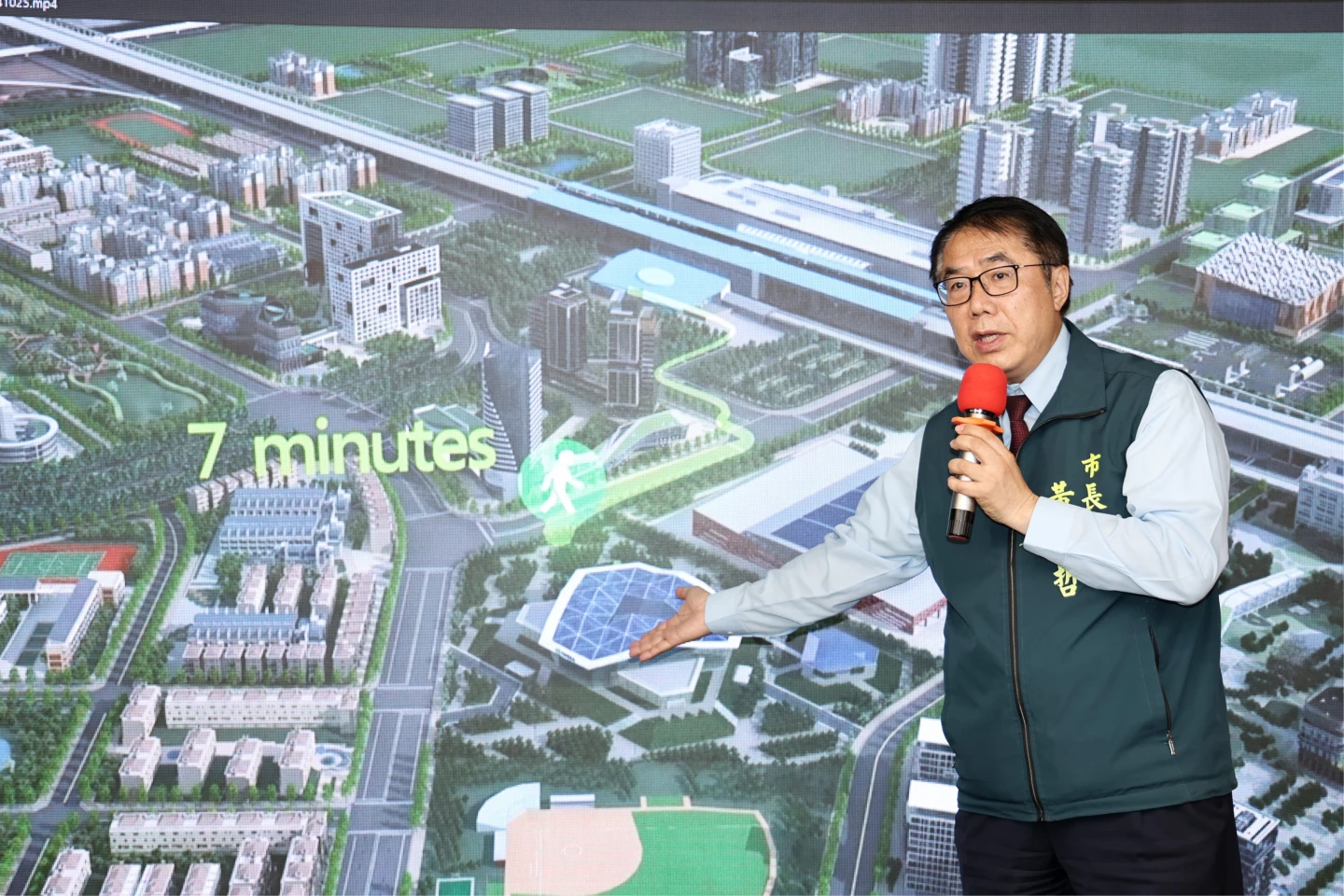 黃偉哲親自介紹4大用地區塊,力爭NVIDIA總部落腳台南。市府提供