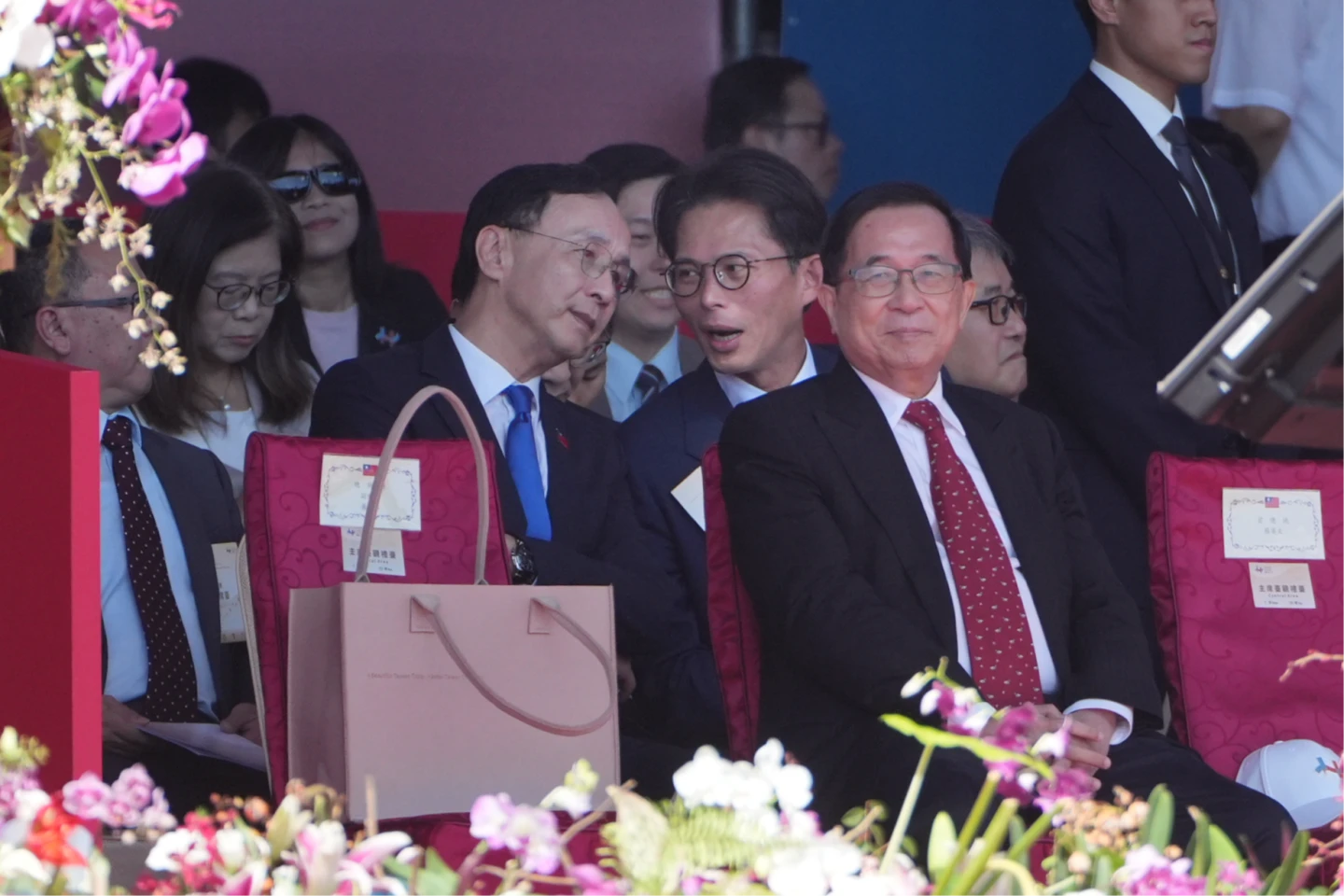 前總統陳水扁、國民黨主席朱立倫、民眾黨主席黃國昌於觀禮席。陳卓邦攝