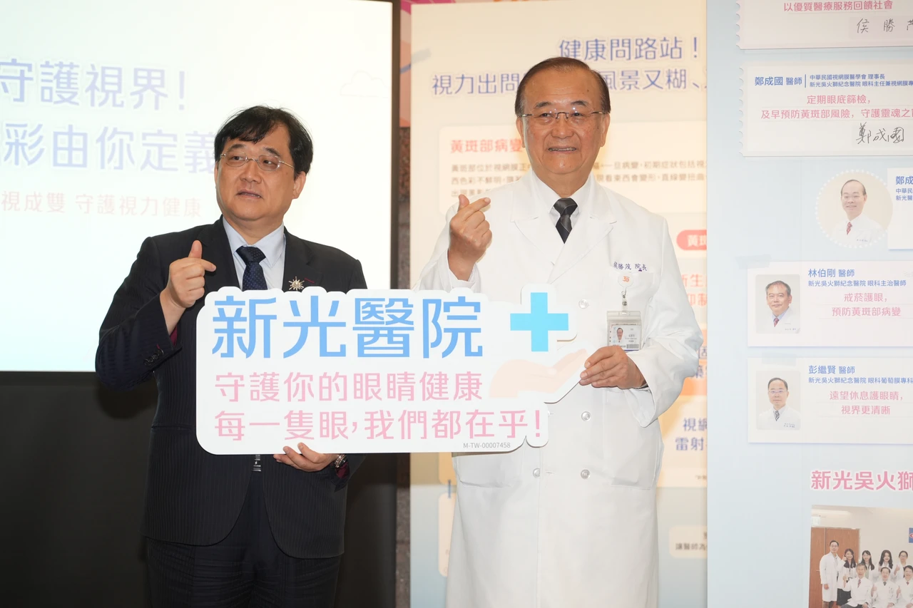 新光醫院院長侯勝茂(右)說,關節炎症狀嚴重時不能走路,人生會變黑白;可是黃斑部病變,人生不是變黑白,而是變黑暗。陳卓邦攝
