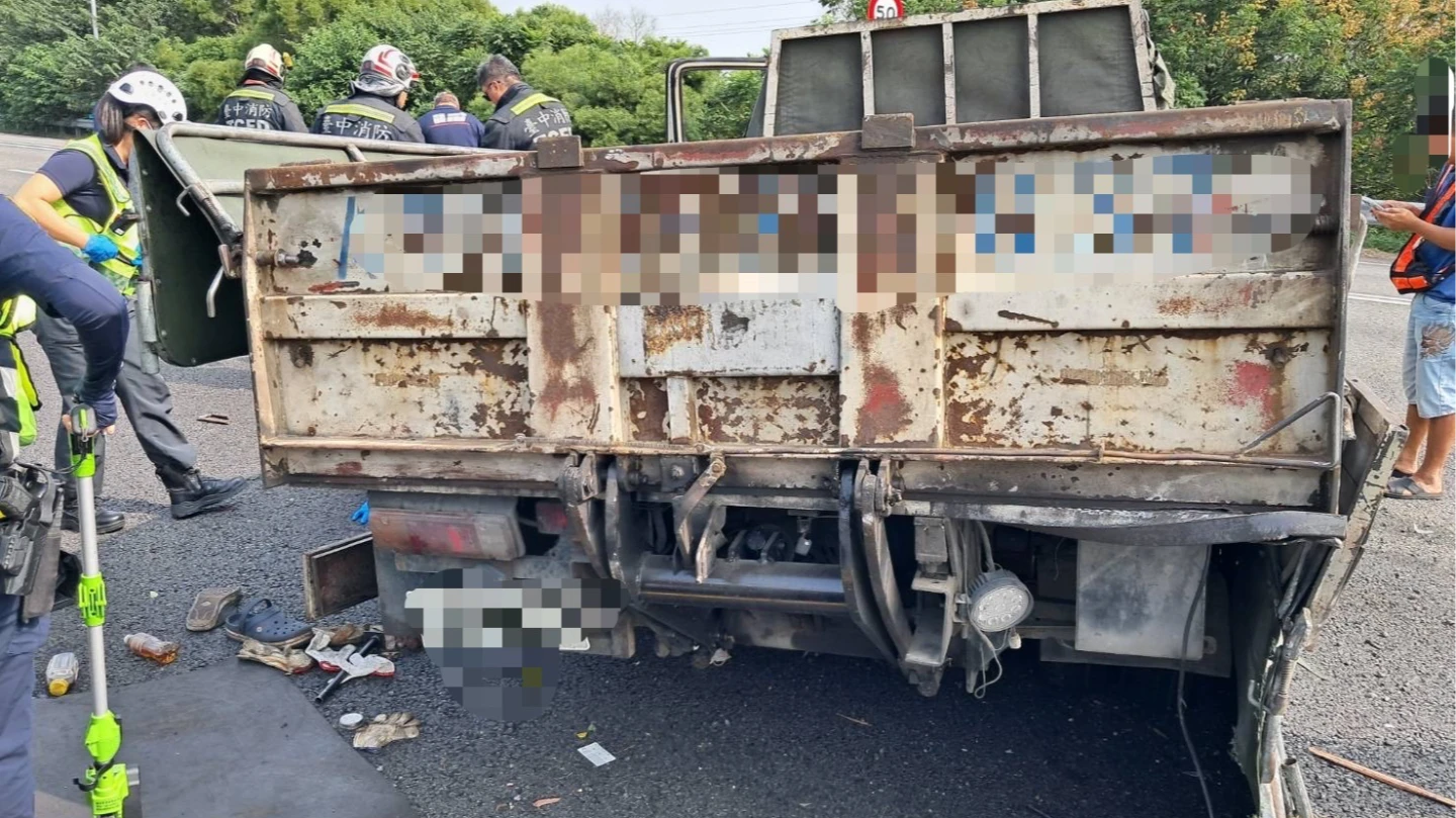 該起事故造成後方車流回堵近1小時。警方提供
