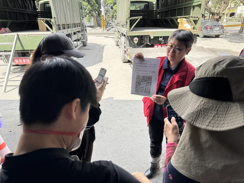 花蓮光復災區志工保險從10日下午1時起開放「鏟子超人」投保,申辦保險地點為光復車站旁志工服務分配站大帳篷區,掃描QR code後投保,時間為每天上午8時至下午4時。中央社