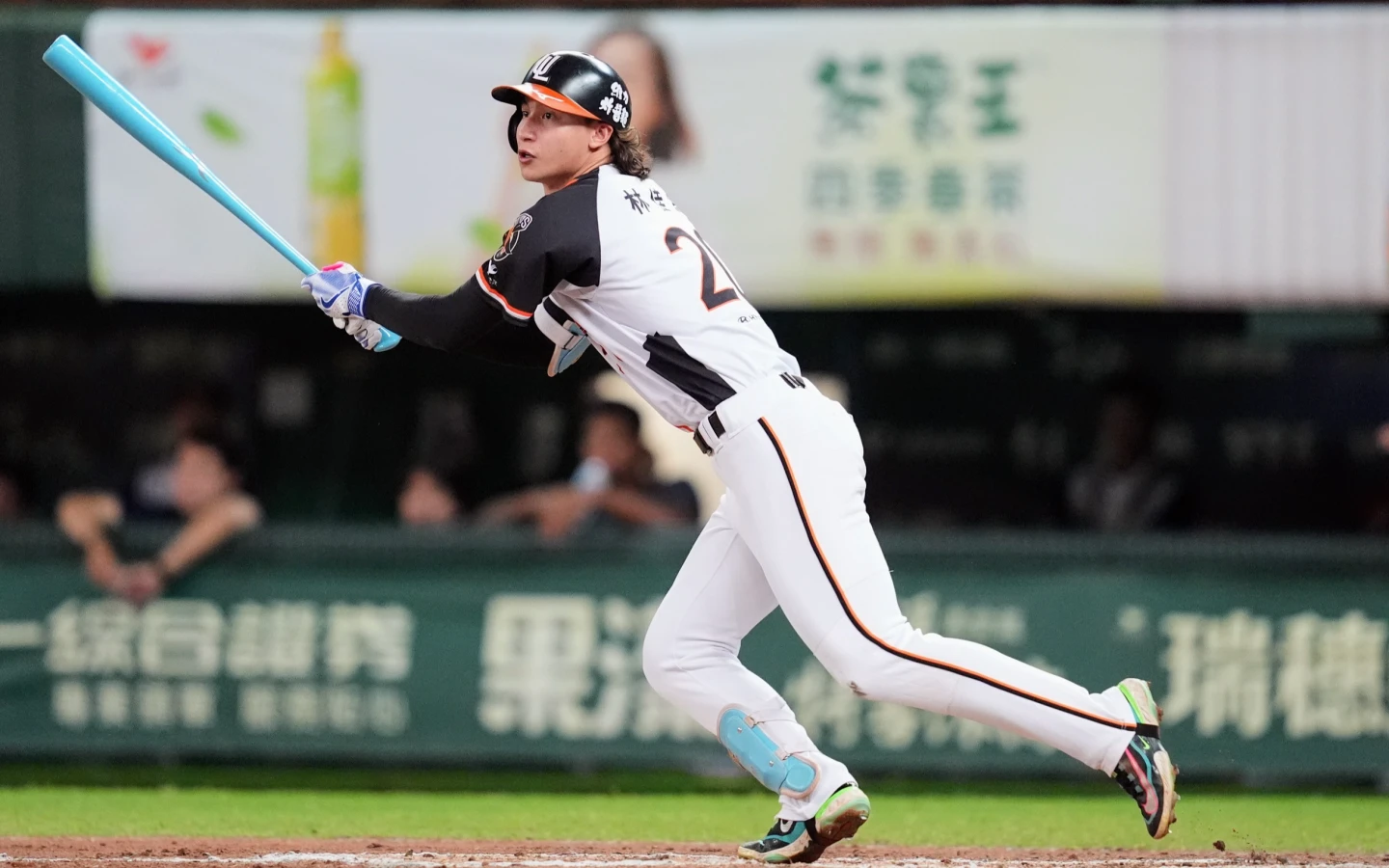 統一獅林佳緯在季後挑戰賽G1獲選單場MVP,賽後他特別感謝「鏟子超人」協助光復鄉。統一獅提供
