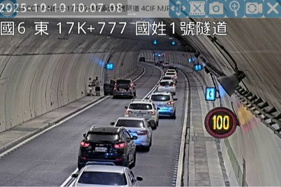 10:06國6東向17.8公里處,發生2輛小客車追撞事故,造成車流回堵。高公局提供