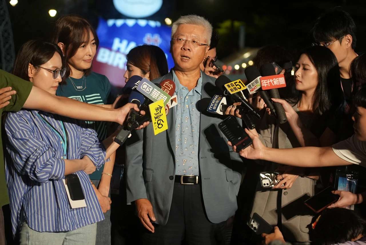 114年台北101國慶煙火,台新新光金控總經理林維俊(中)在101董座賈永婕陪同下出席。李柏毅攝