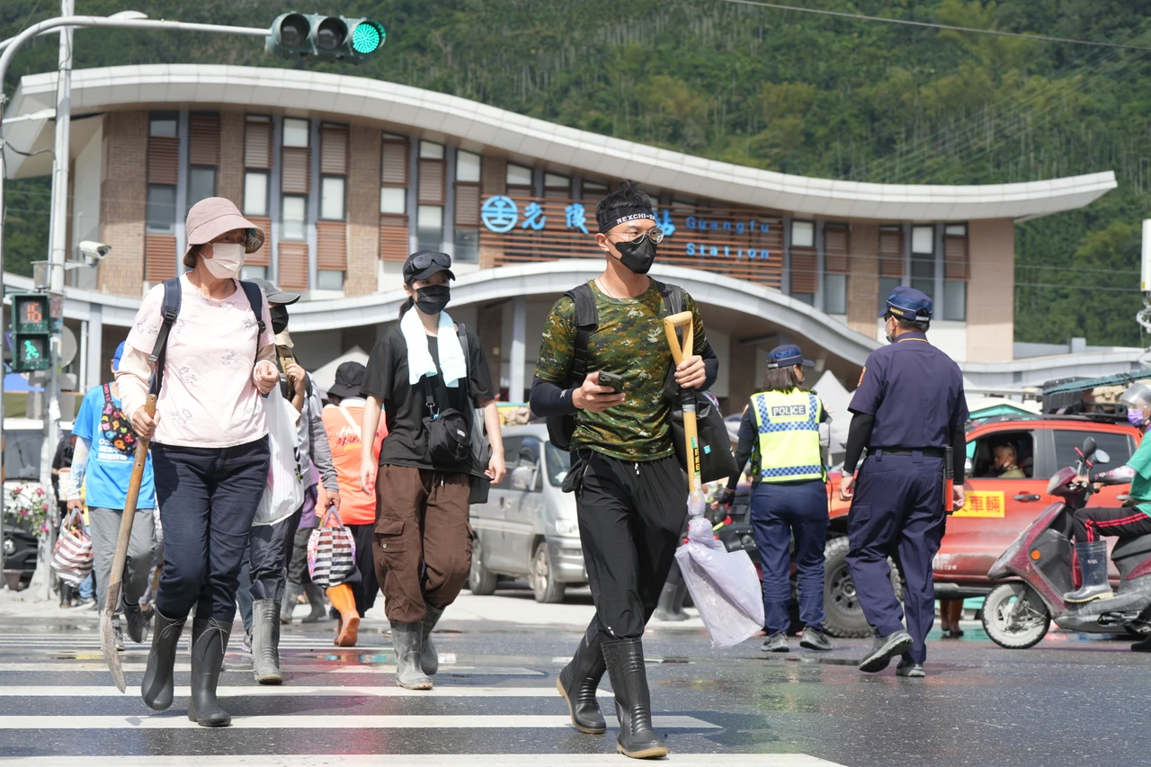 今天國慶連假首日,光復車站人潮明顯減緩許多。梁建裕攝