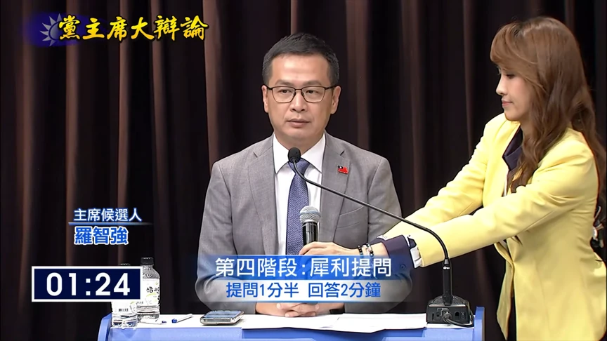 中天主辦的國民黨主席辯論出現問題,羅智強麥克風一度沒有聲音。中天新聞提供