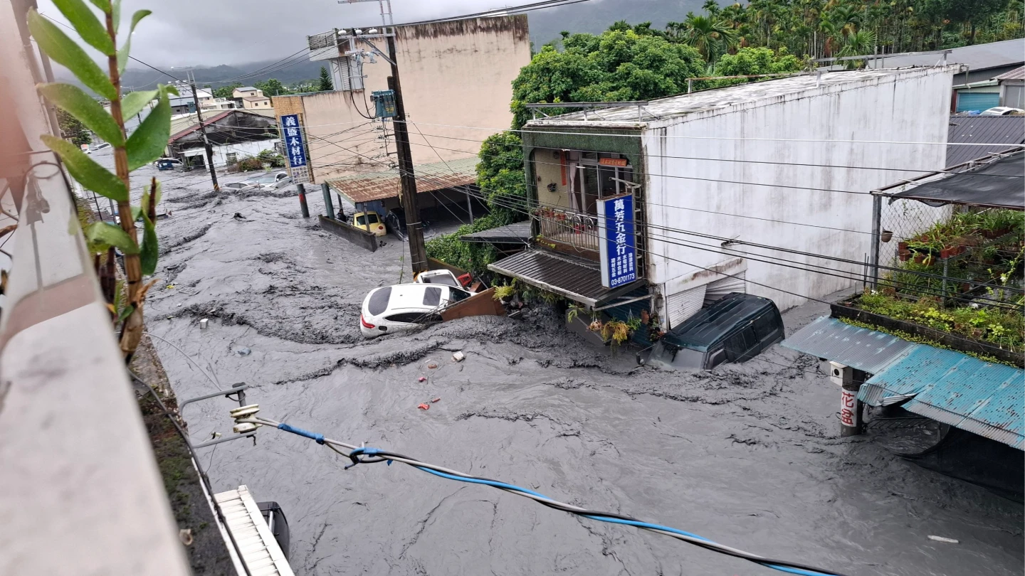 光復鄉中正路一段也為重災區。陳太太提供