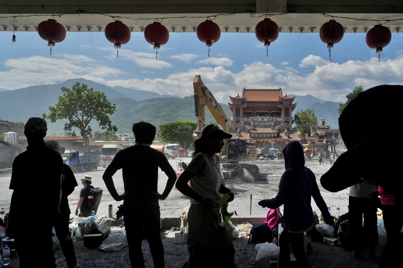 20251012-馬太鞍洪災-花蓮光復鄉-佛祖街 保安寺週邊援救。林林攝