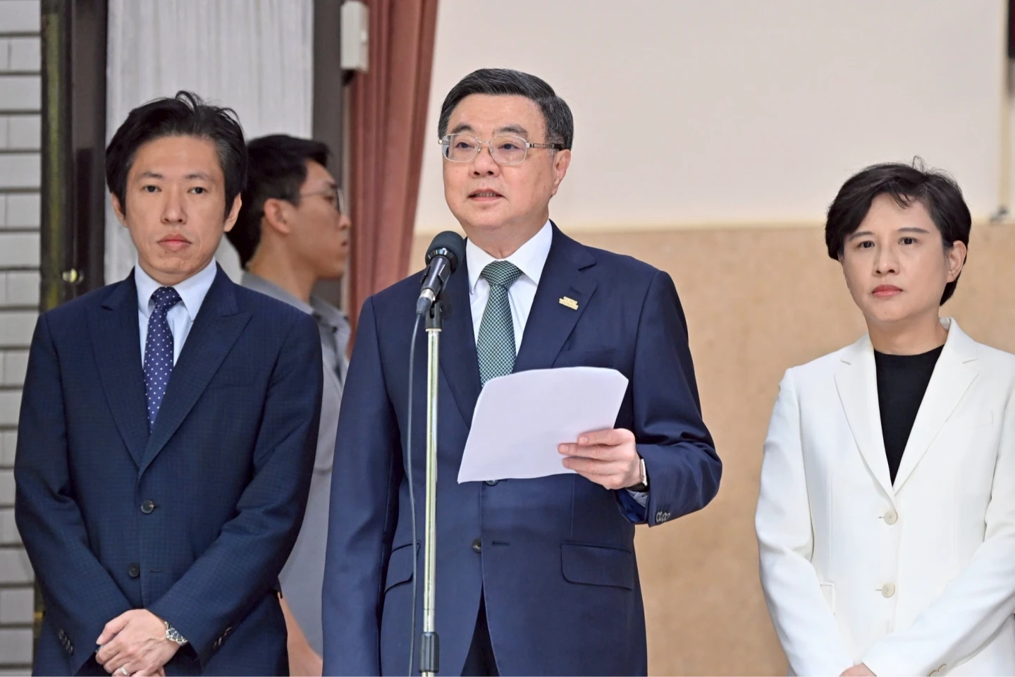 行政院長卓榮泰於立院受訪。政院提供