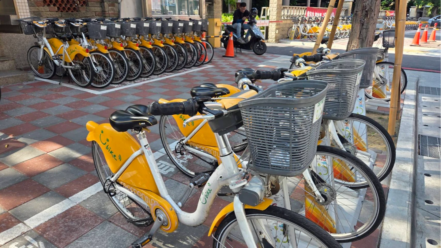 新北市一名男子昨天裸身騎乘Ubike,嚇壞不少路過民眾,警方將通知到案說明。曾伯愷攝