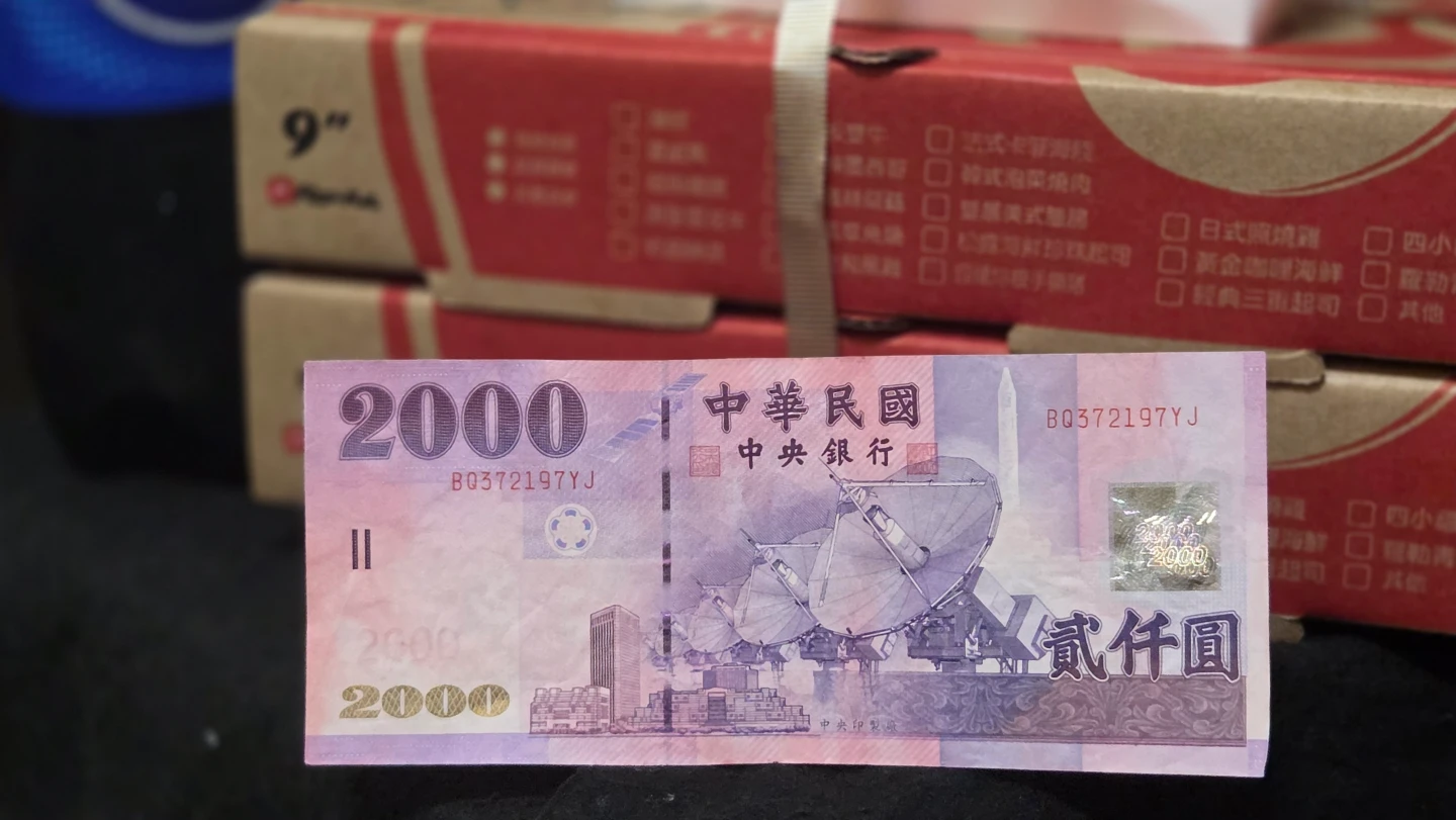 新版兩千元紙鈔流通性不大。曾伯愷攝