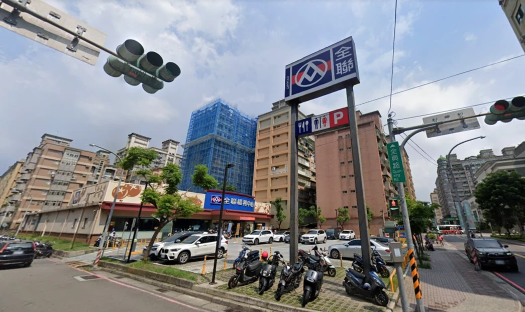 《知新聞》實測,全聯福利中心有收兩千元紙鈔。取自google maps